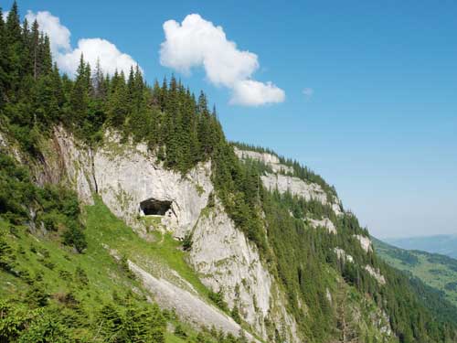 Foto Grota din zona Cascadei Cailor (c) Petru Goja